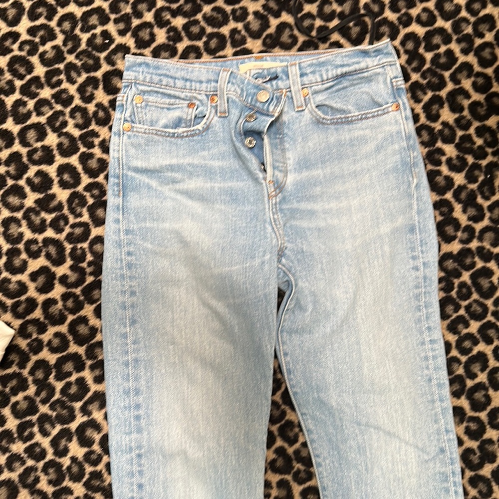 Levi's wedgie size 27